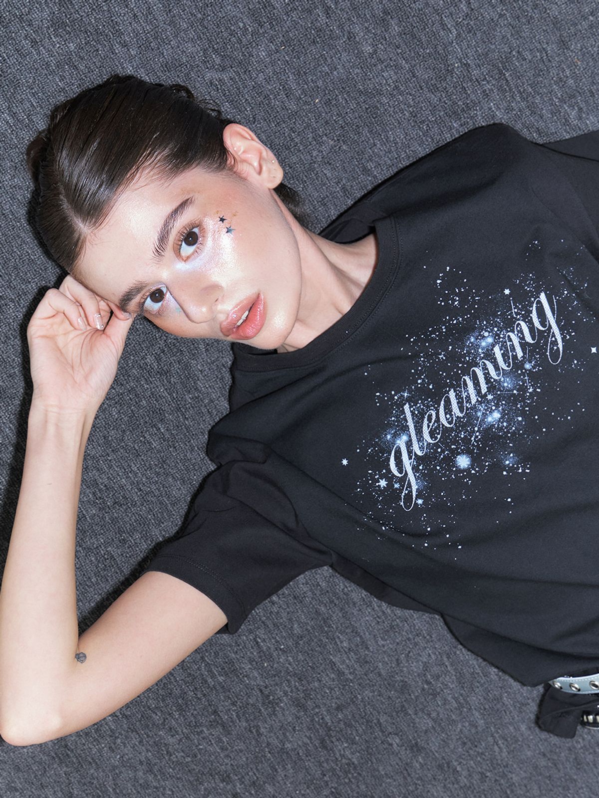 에트몽(ETMON) Gleaming Graphic T-Shirt, Black