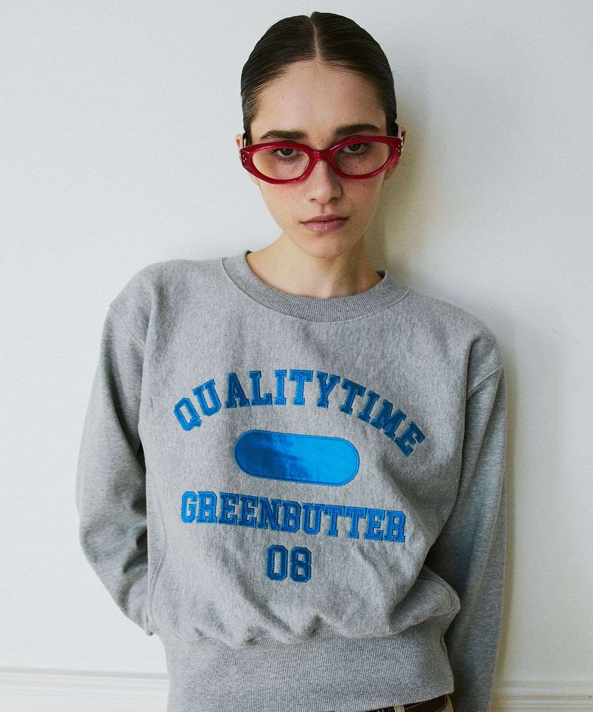 그린버터(GREENBUTTER) Patch Crop Sweatshirt (D/Melange)