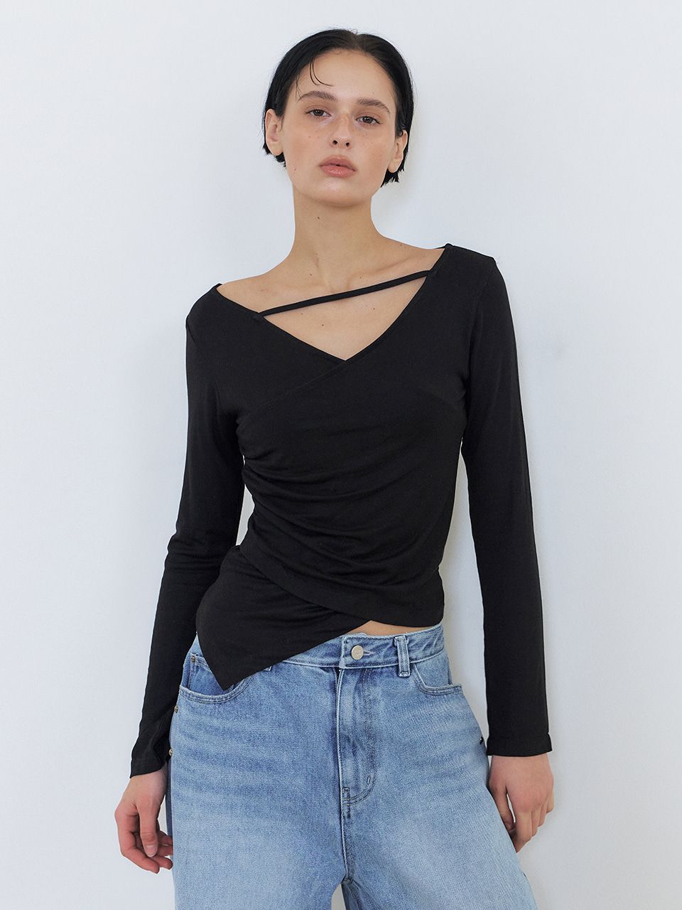Tシャツ・カットソー ETMON Unbalance Shirring Strap TShirt, Black MUSINSA | ETMON Unbalance Strap T-Shirt, Black