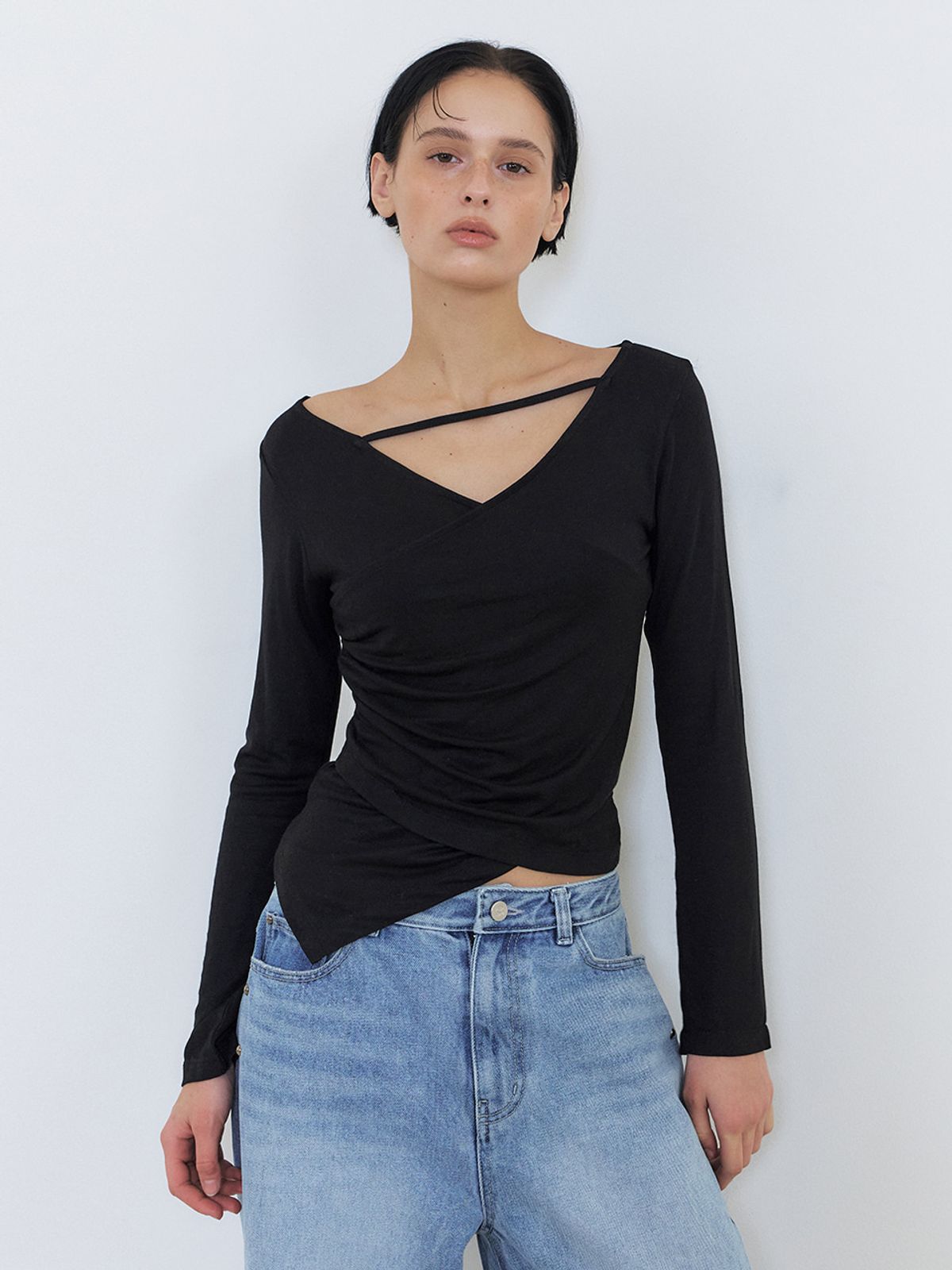 에트몽(ETMON) Unbalance Strap T-Shirt, Black