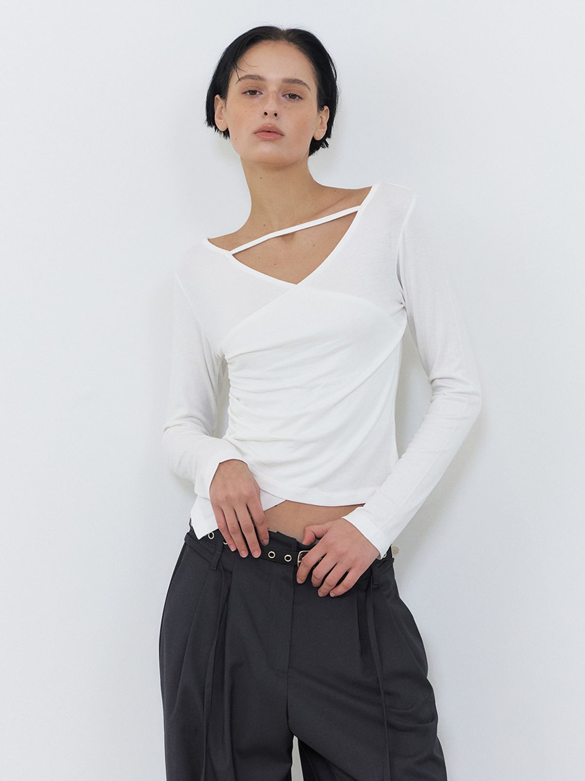 에트몽(ETMON) Unbalance Strap T-Shirt, Ivory