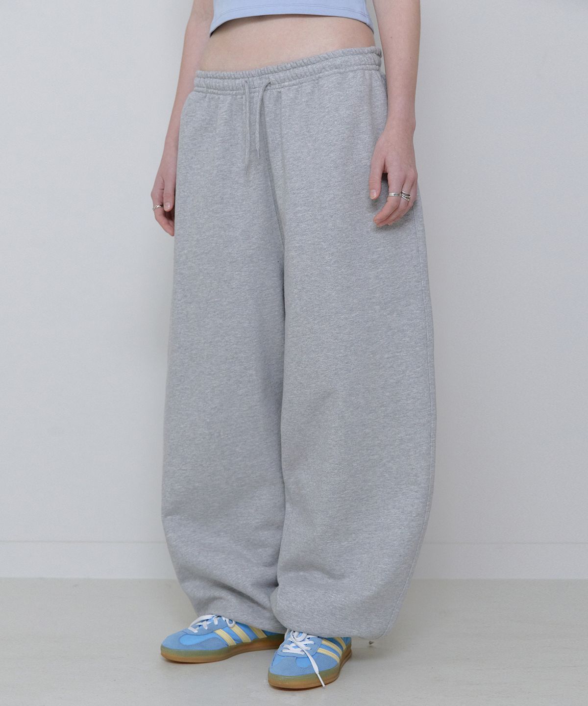 리트리버클럽(RETRIEVER CLUB) CUT OUT SWEAT PANTS [GRAY]