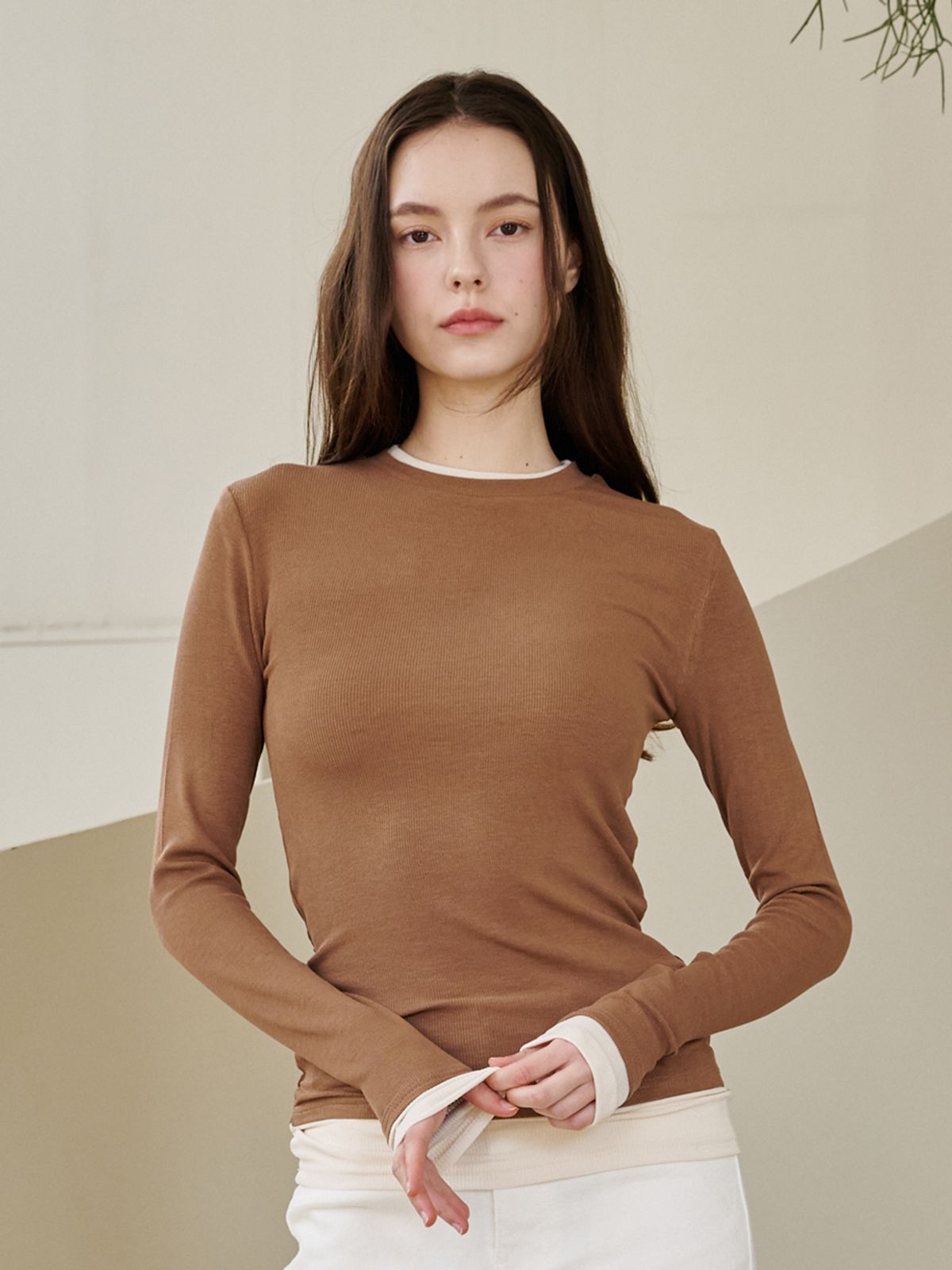 누브(NOUVE) 컬러매칭 롱슬리브 티셔츠 - 브라운 / Color Matching Longsleeve T-Shirts - Brown