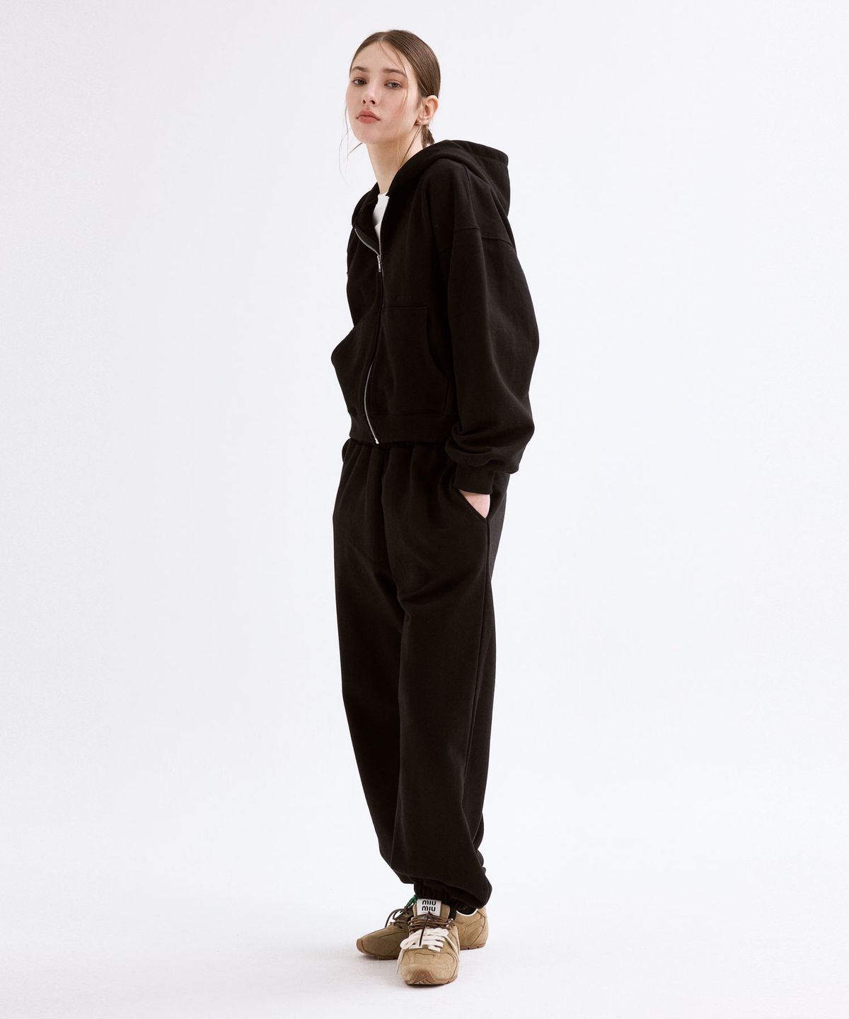 포베레(FOVERE) Pure embroidery hooded zip-up set_black