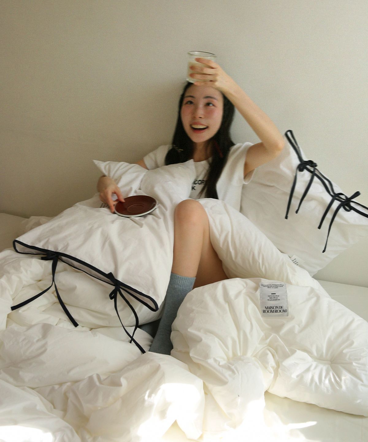 메종드룸룸(MAISON DE ROOMROOM) 클린화이트 네이비리본 체온조절 사계절 차렵이불