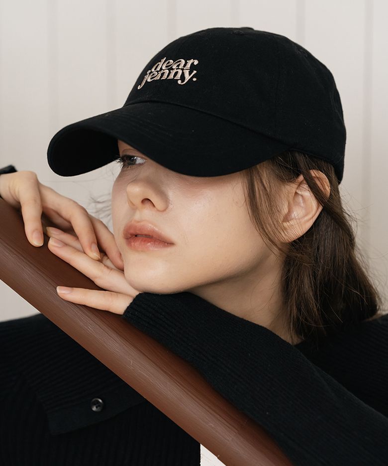 디어제니 레터링 로고 볼캡 (BLACK)