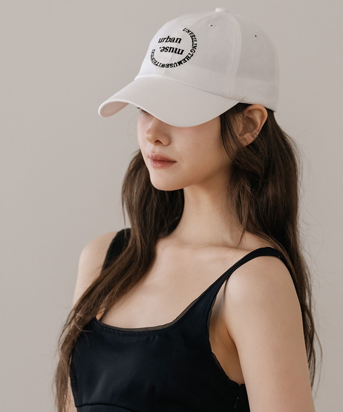 터치소울(TOUCHSOUL) 어반뮤즈 모던 로고 볼캡 (OFF WHITE)