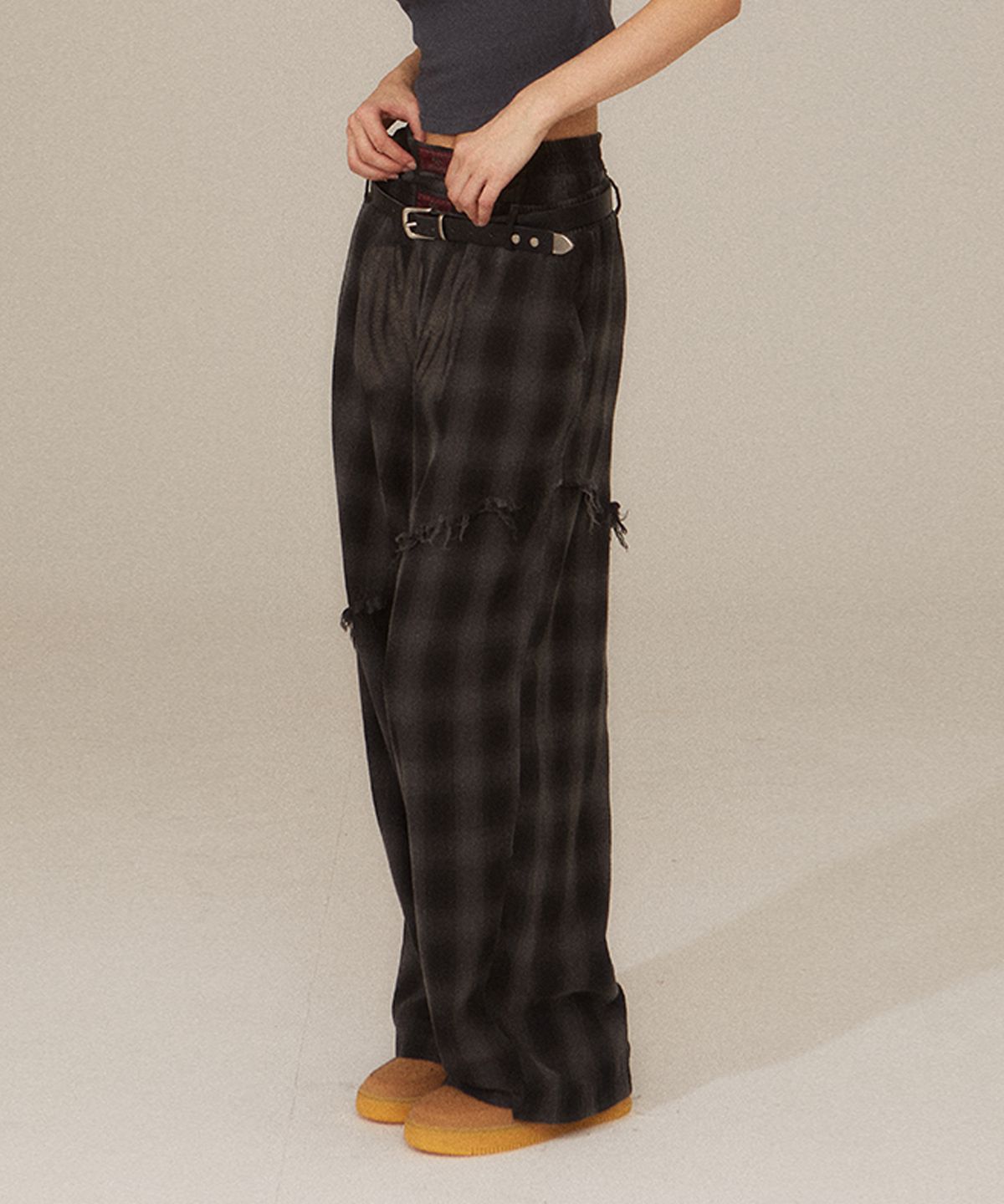 키치앤키스(KITSCH&KISS) Diagonal Checkered Pants (25SBT-PNTS01) CHARCOAL