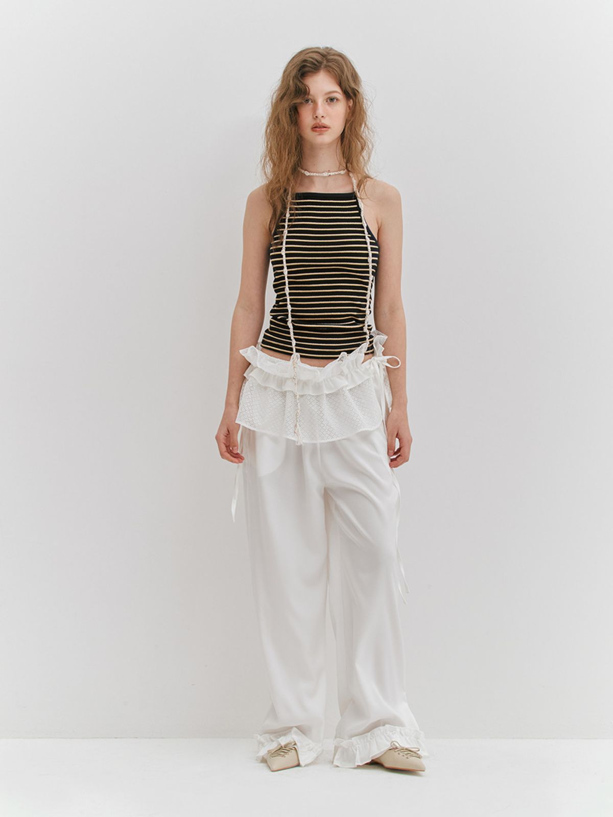민더리(MEENDERI) RUFFLE SHIRRING WIDE PANTS - WHITE