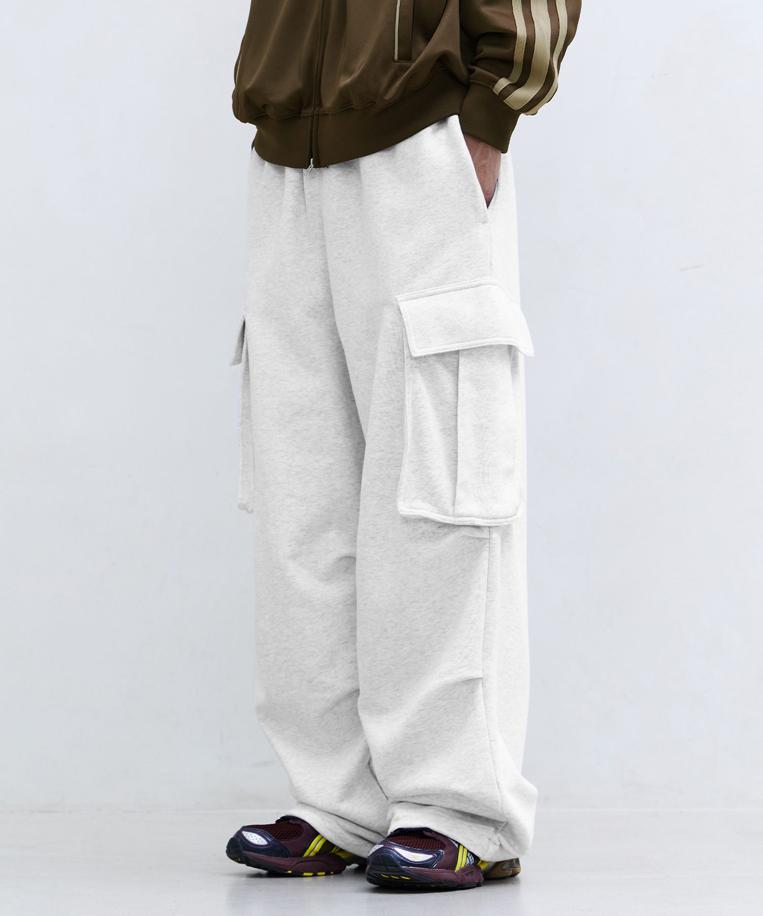 MUSINSA FILLUMINATE Easy Cargo Sweatpants Light Grey