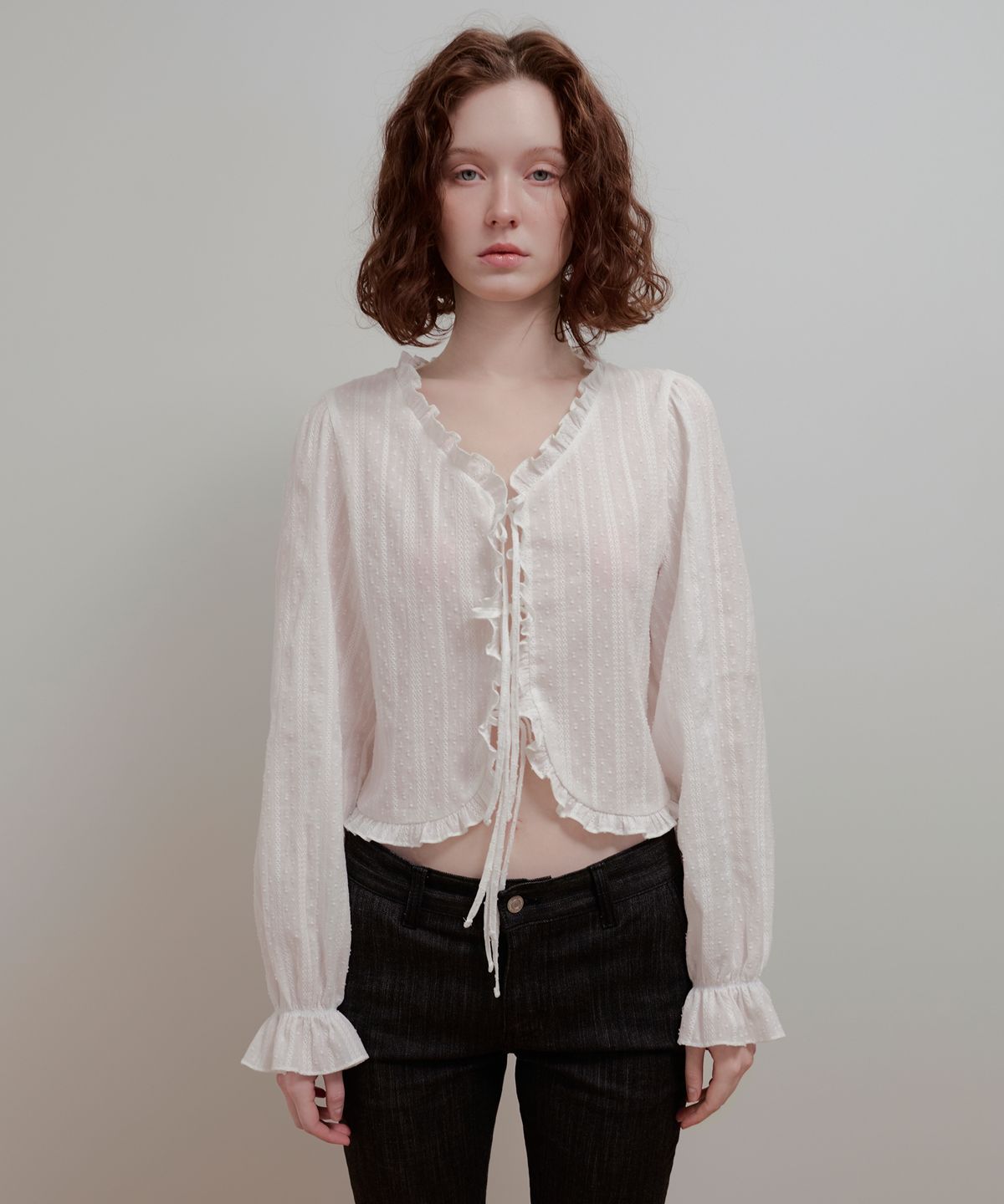 아옵트(AOPT) RUFFLE RIBBON BLOUSE - WHITE