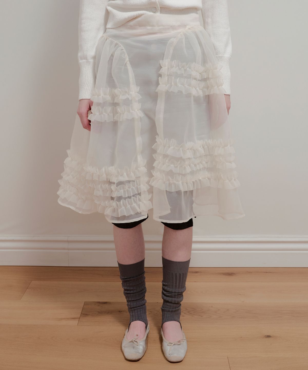 아옵트(AOPT) ORGANZA FRILL LAYERED SKIRT - CREAM