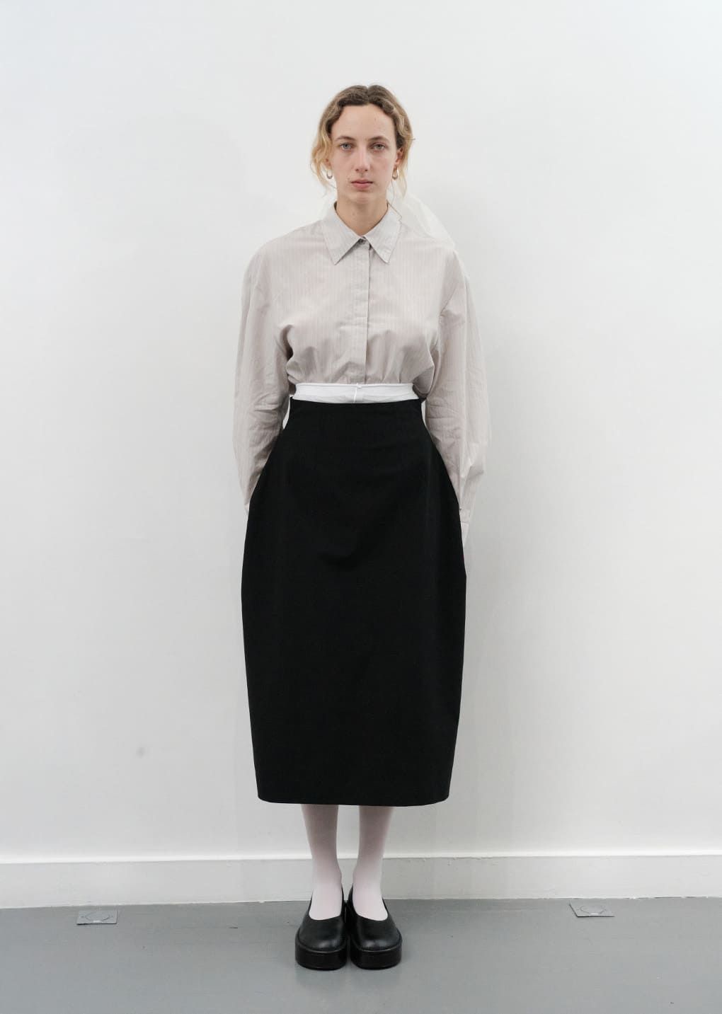 MUSINSA公式 | AMOMENTO CURVED SILHOUETTE SKIRT (2COLORS)