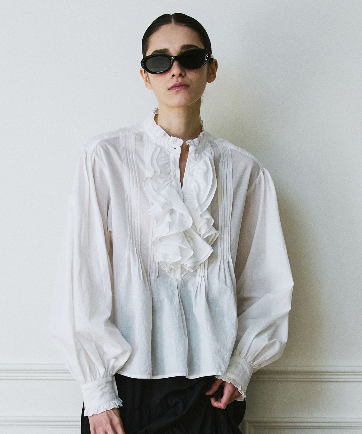 그린버터(GREENBUTTER) Cotton Frill Pintuck Blouse (Ivory)