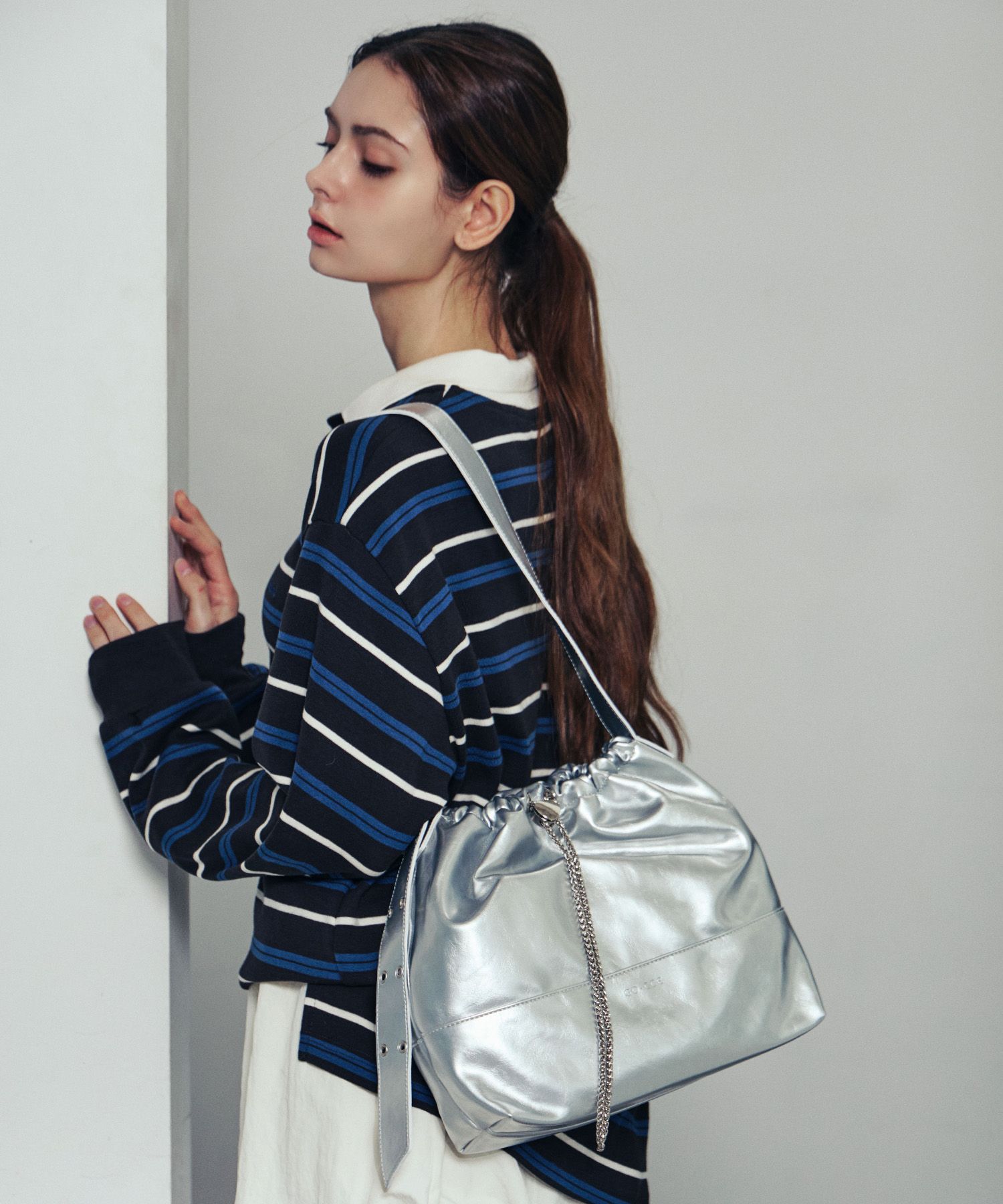 MUSINSA | GOCCE Chelsea Cross Bucket Bag GL123K