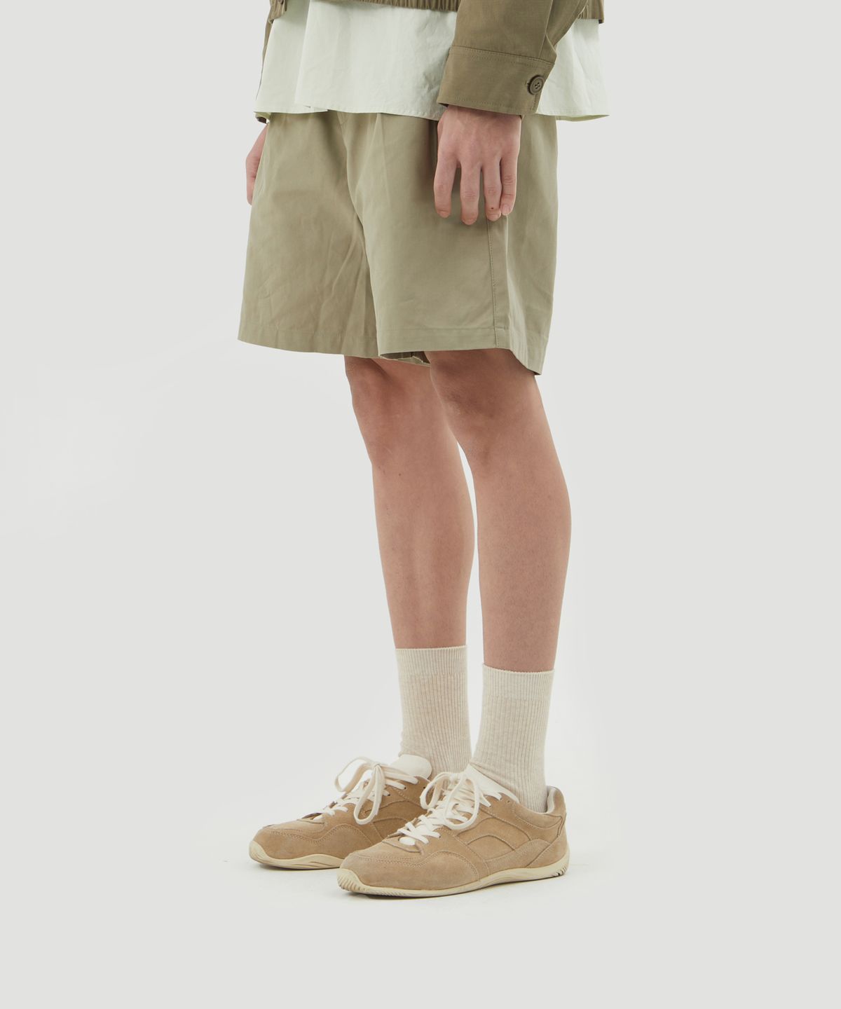 커넥트킨록(CONNECT KINLOCH) 투 턱 하프팬츠 (라이트카키)