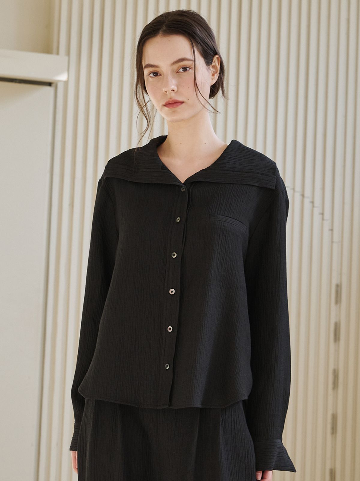 누브(NOUVE) 세일러 카라 링클 블라우스 - 블랙 / Sailor Collar Wrinkle Blouse -Black