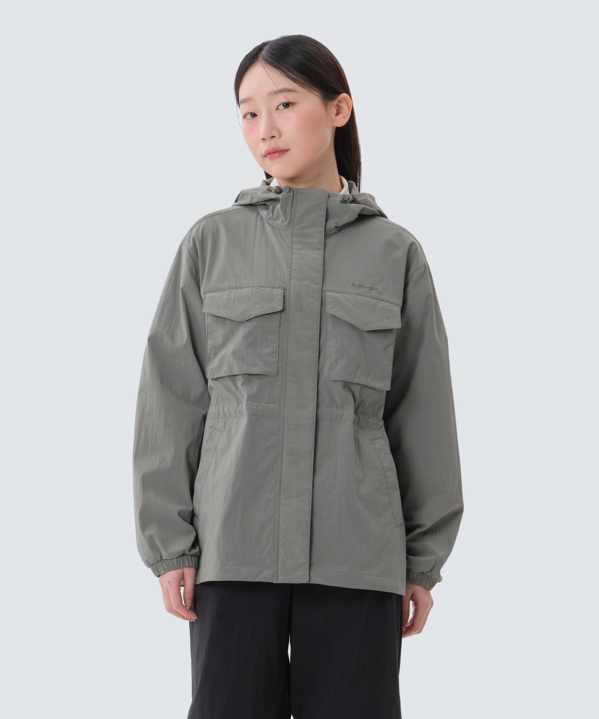 스노우피크 어패럴(SNOWPEAK APPAREL) 루트 여성 중기장 바람막이 (S25MWRWB67) Light Khaki