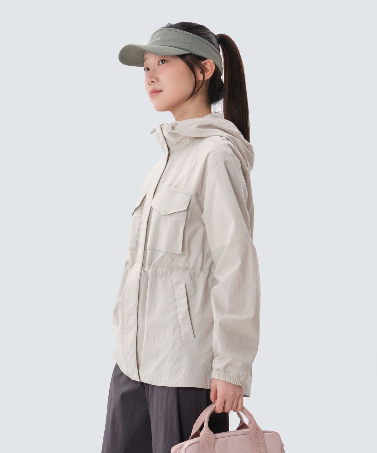 스노우피크 어패럴(SNOWPEAK APPAREL) 루트 여성 중기장 바람막이 (S25MWRWB67) Light Beige