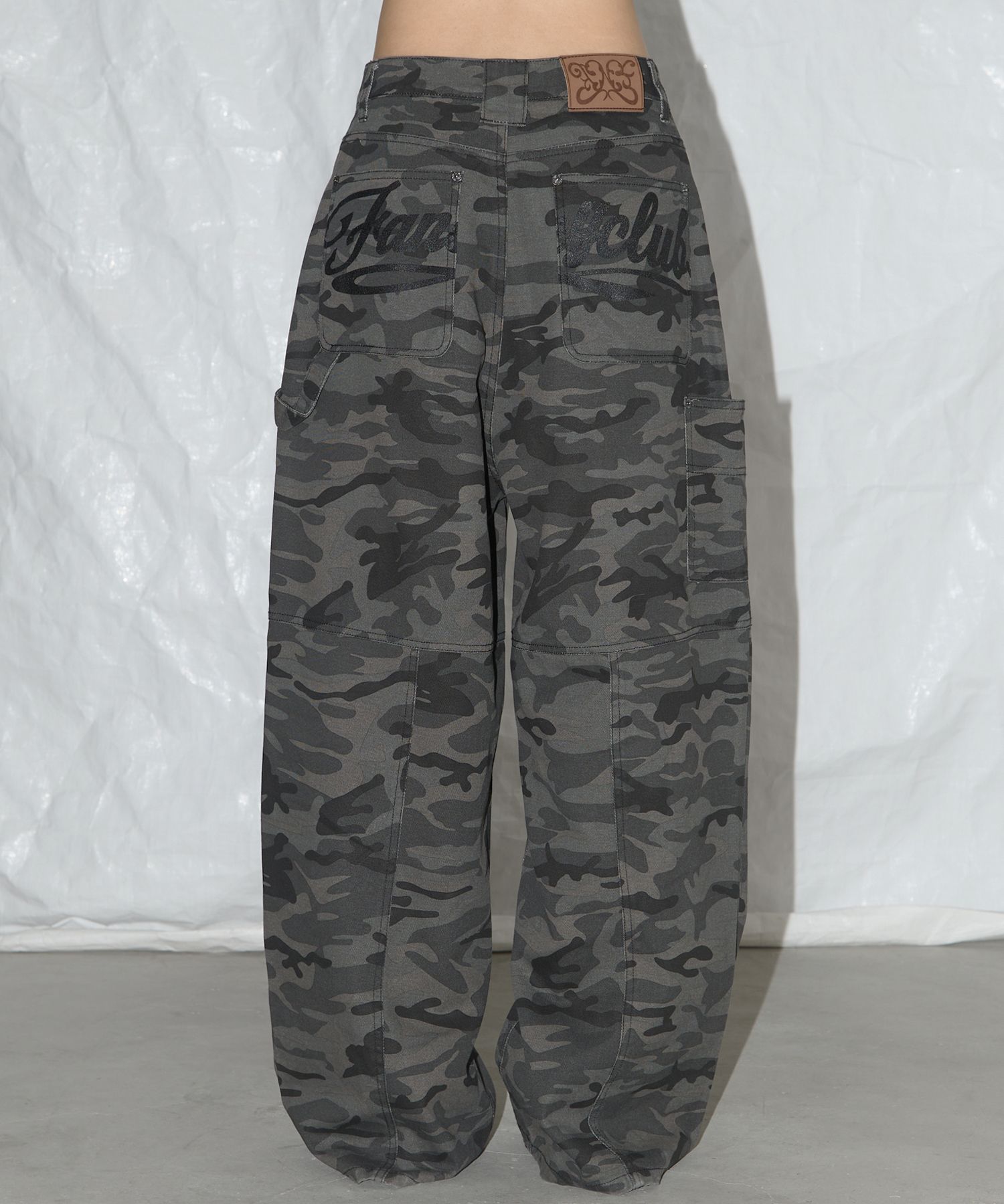 FANCY CLUB_CAFENDER LETTERING DENIM PANTS (DARK GRAY) F25QD884