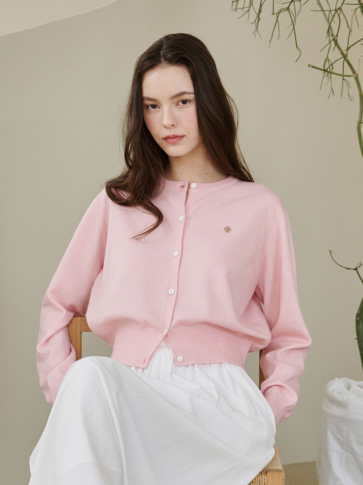 누브(NOUVE) 라운드 넥 클래식 가디건 - 핑크 / Round Neck Classic Cardigan - Pink