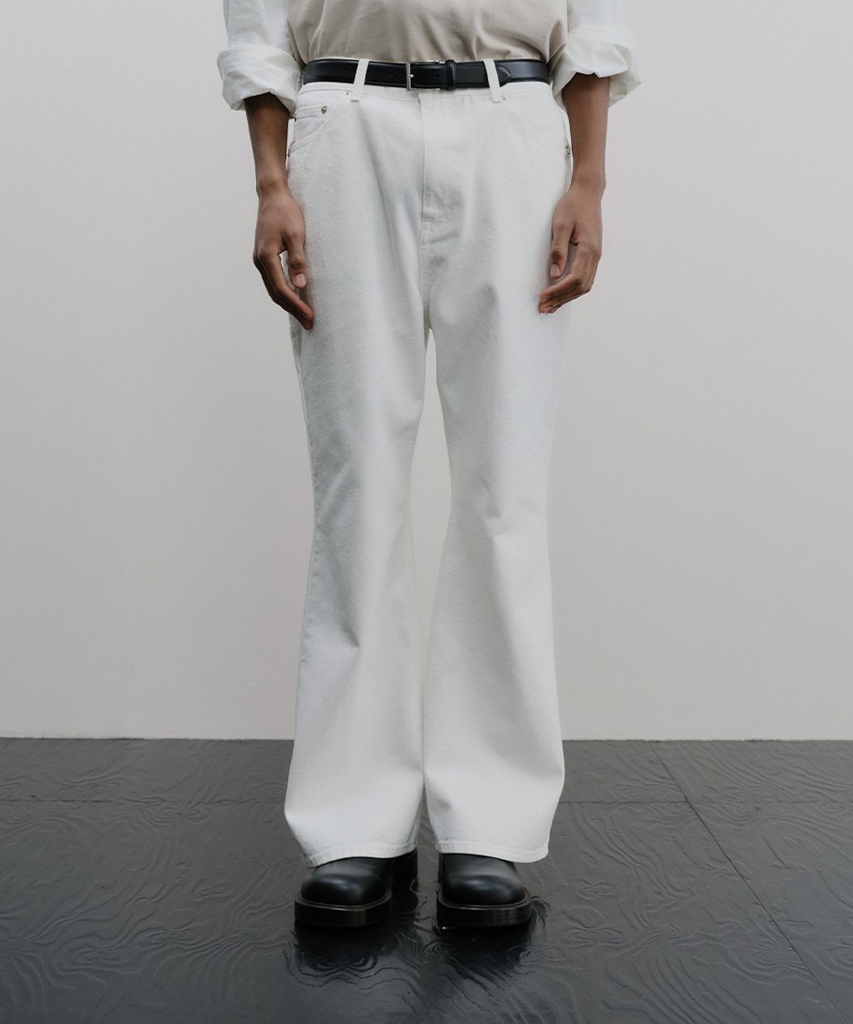 이에이(IEY) D16 FLARE DENIM Off White