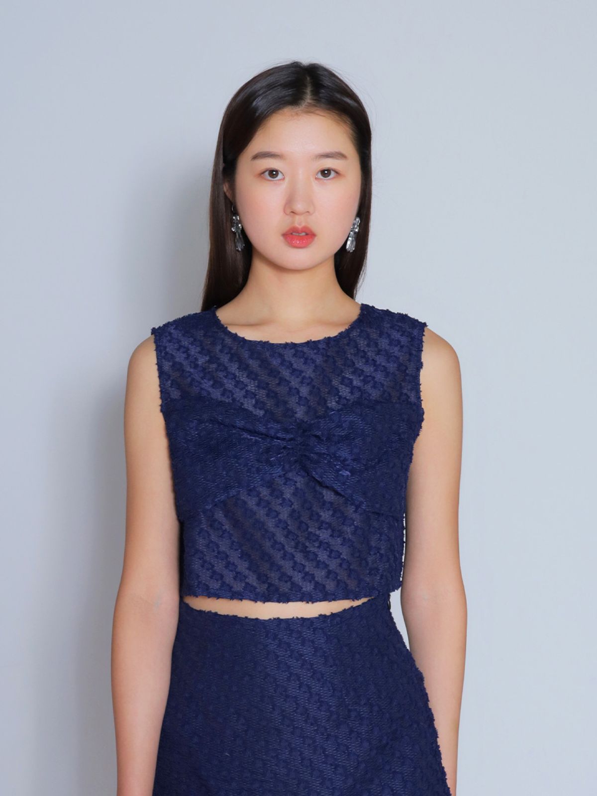 봄날 부티크(BOMNAL BOUTIQUE) 트위스트 블라우스 _ 네이비