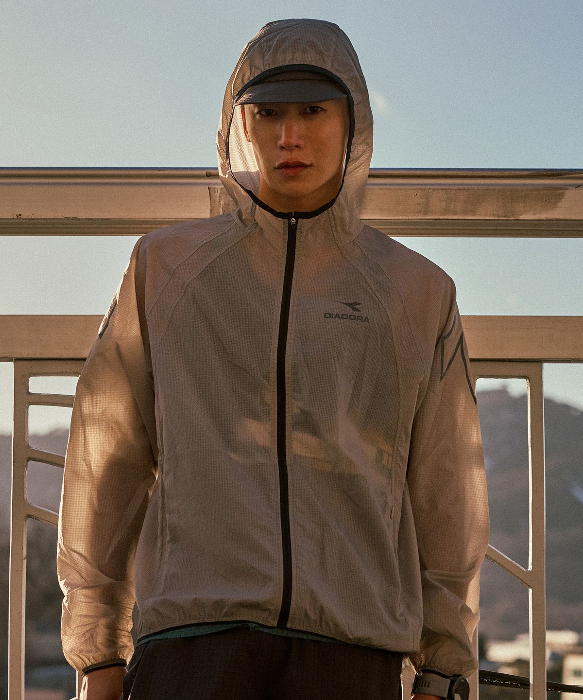 디아도라(diadora) 러닝 우븐 라이트 자켓 GREY