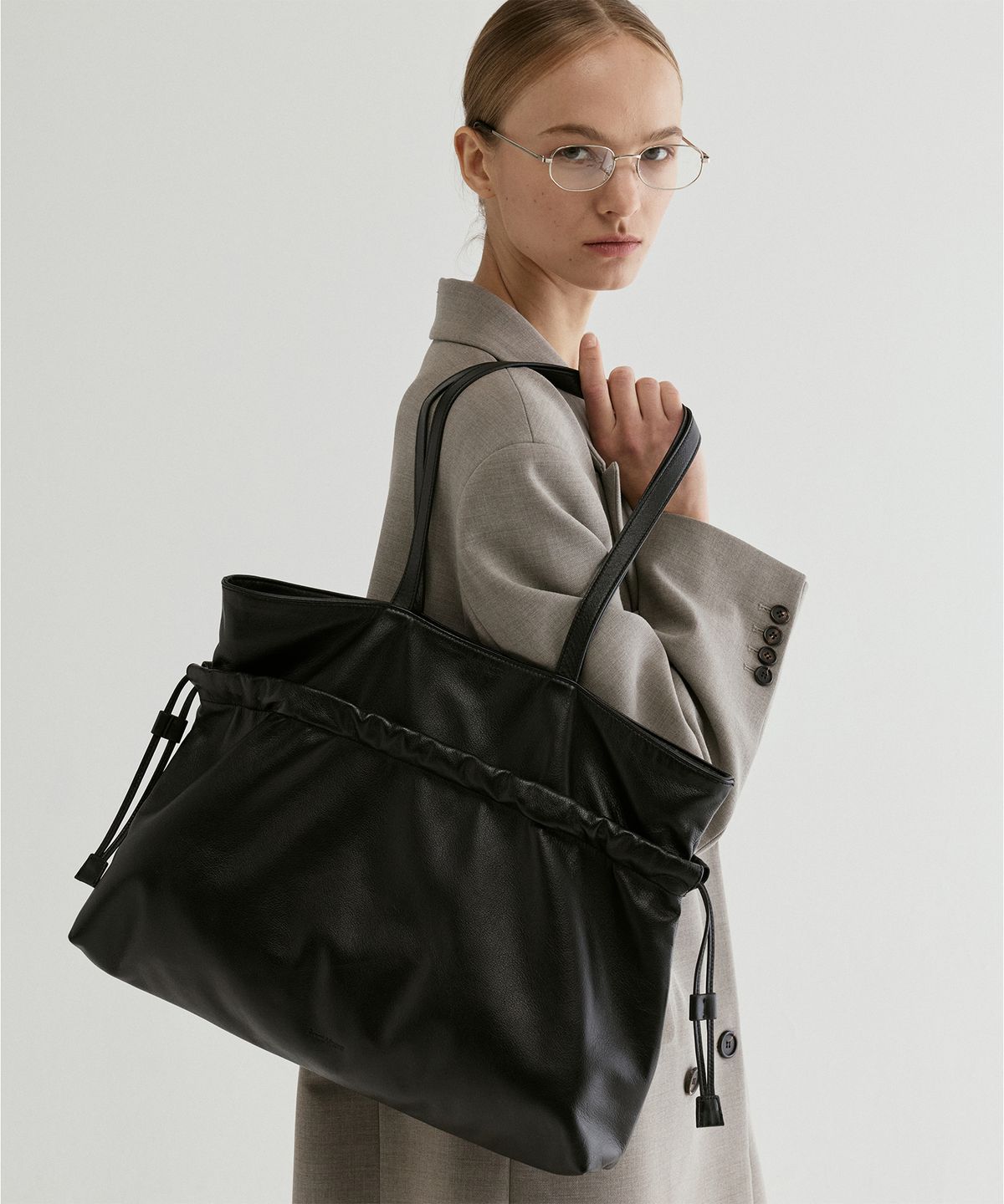 프롬웨얼(FROMWHERE) Bucket Tote Bag Black