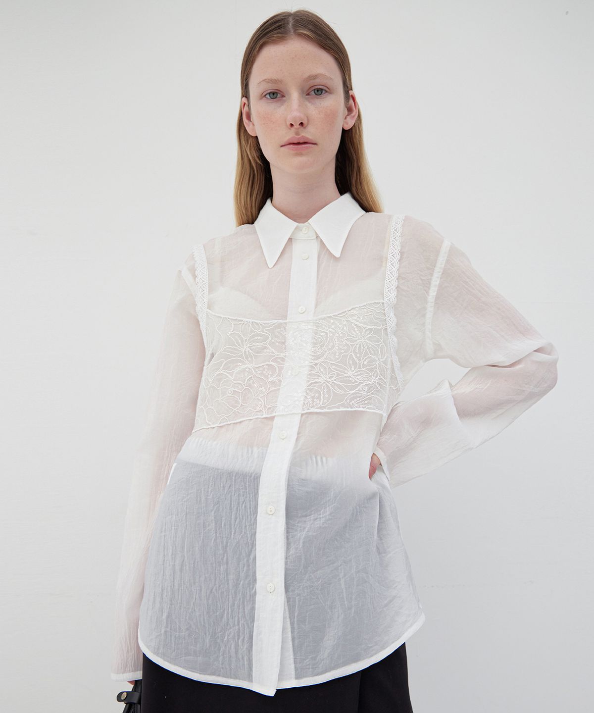 르바(LEVAR) Blush Lace Bustier - Off White