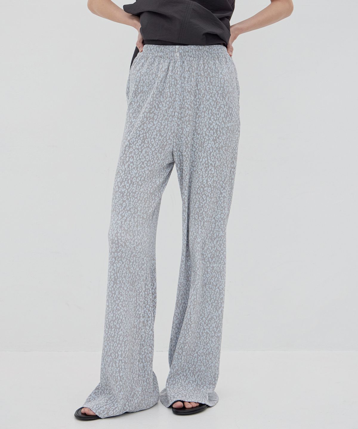 르바(LEVAR) Faint Leopard Layered Pants - Faint Sky-Blue