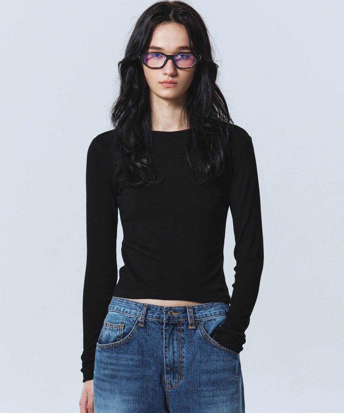 닉앤니콜(NICK&NICOLE) RIBBED SEMI CROP ROUND TOP_BLACK