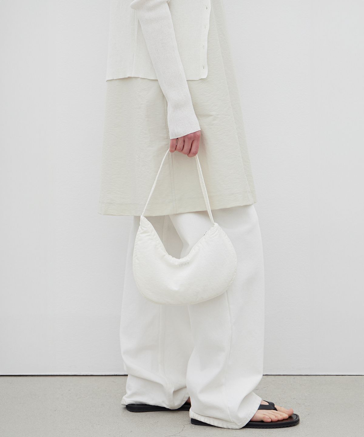 르바(LEVAR) Levar Comfy Hobo Bag - Off White