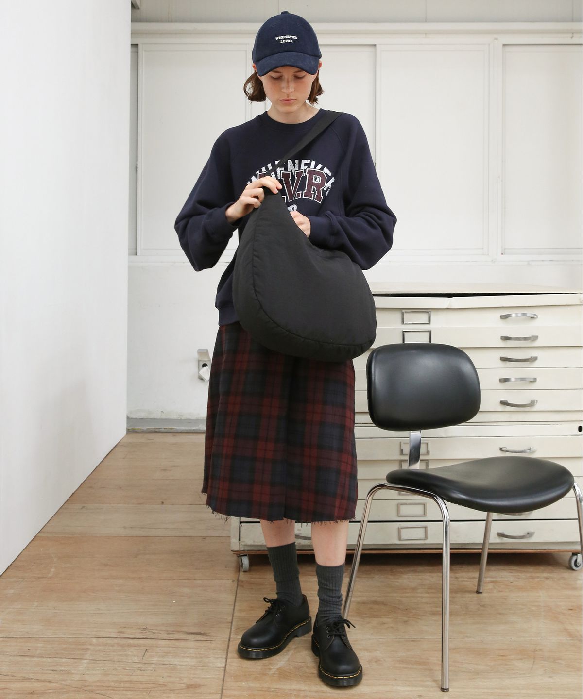 르바(LEVAR) Levar Comfy Cross Bag - Black