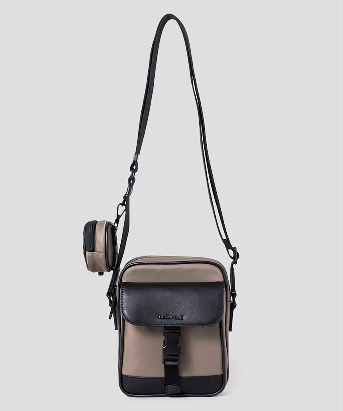 빈폴 액세서리(BEANPOLE ACCESSORY) 제이 세로형 폰 슬링백 - 베이지