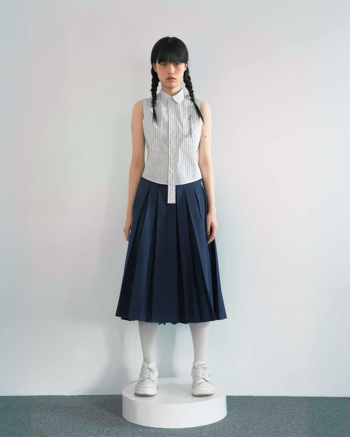 에키에타(EKIETA) Steer Pants in Navy