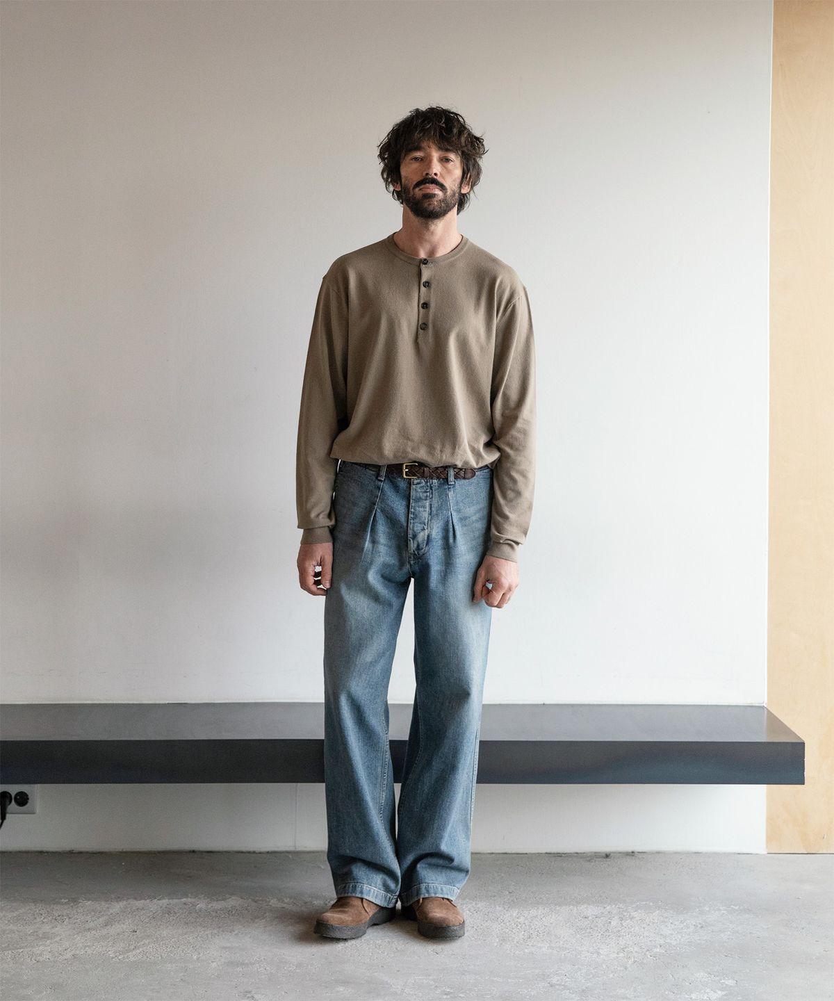 어나더 오피스(ANOTHER OFFICE) Maverick One-Tuck Denim Pants (Faded Blue)