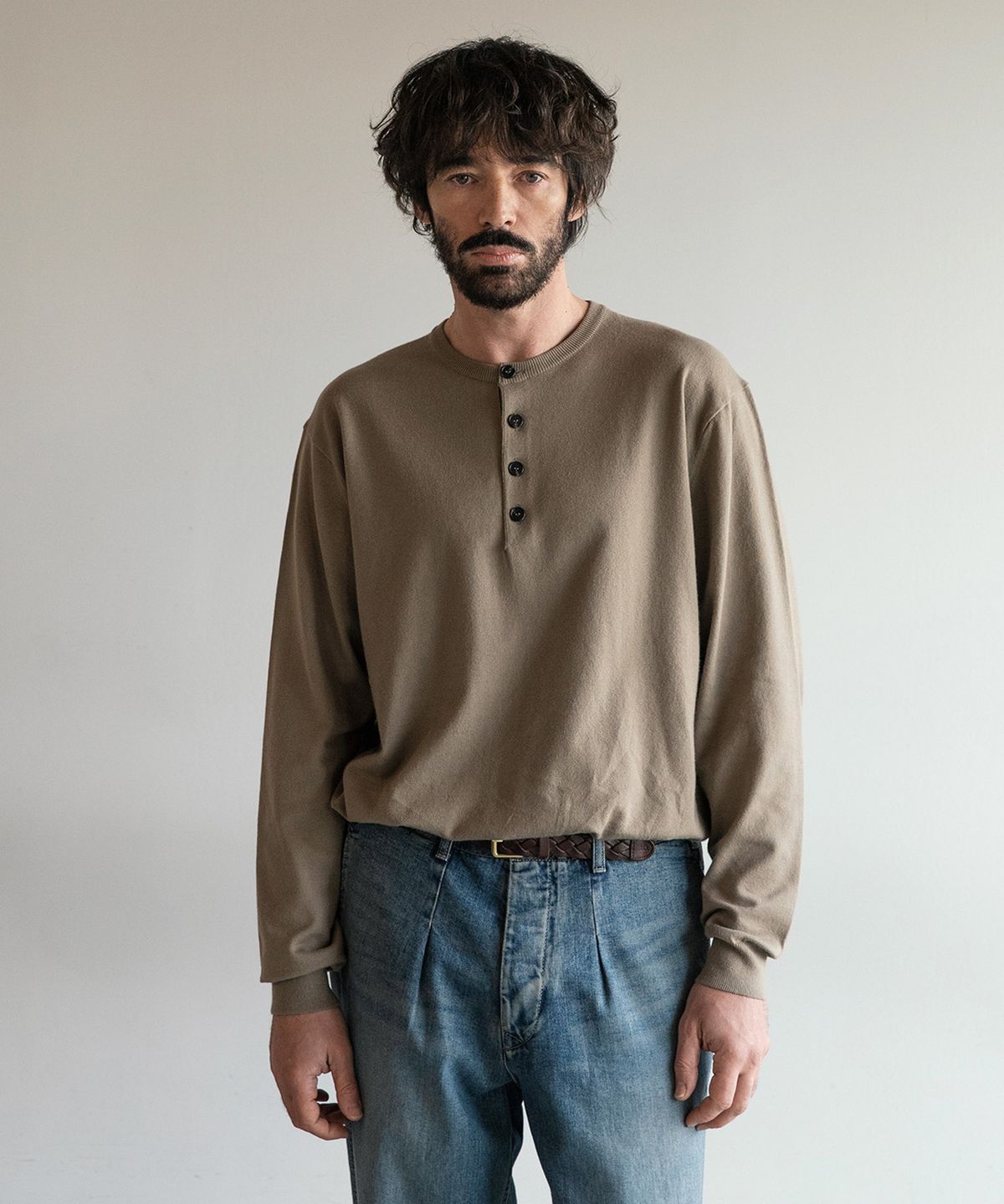어나더 오피스(ANOTHER OFFICE) French Henry Neck Knit (Army Khaki)