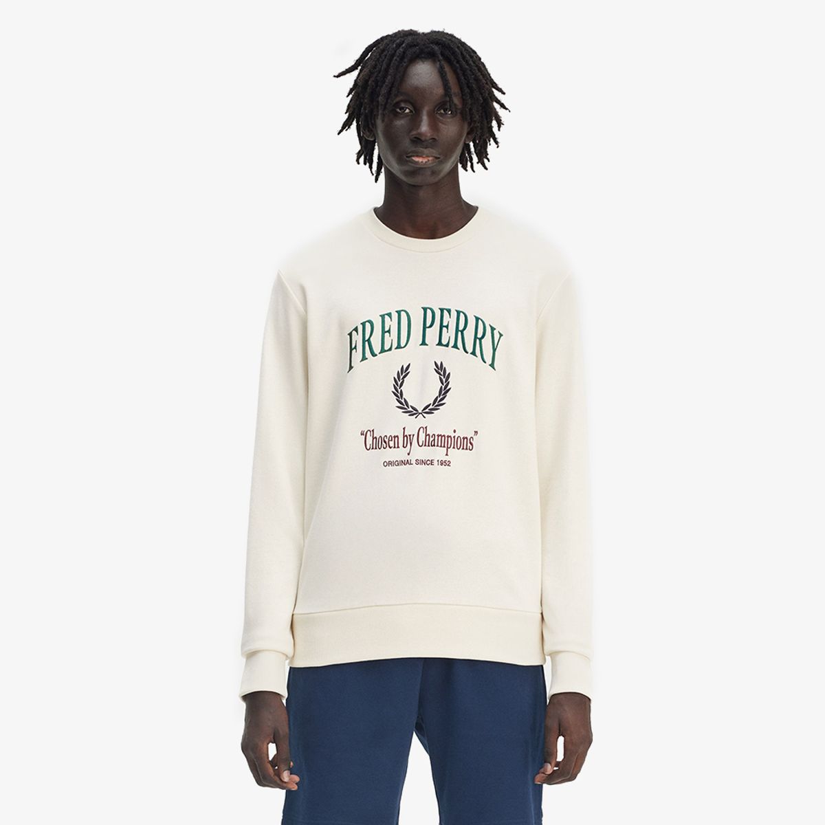 프레드페리(FRED PERRY) [Clubhouse] 엠브로이더드 챔피언 스웻셔츠 - 에크루 AFPM2519891-560