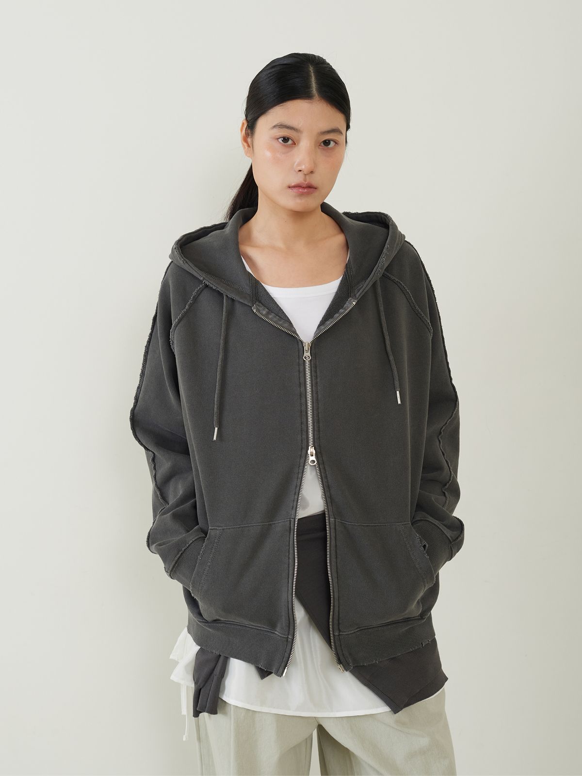 프롬웨얼(FROMWHERE) Garment Washed Zip-Up Hoodie Charcoal