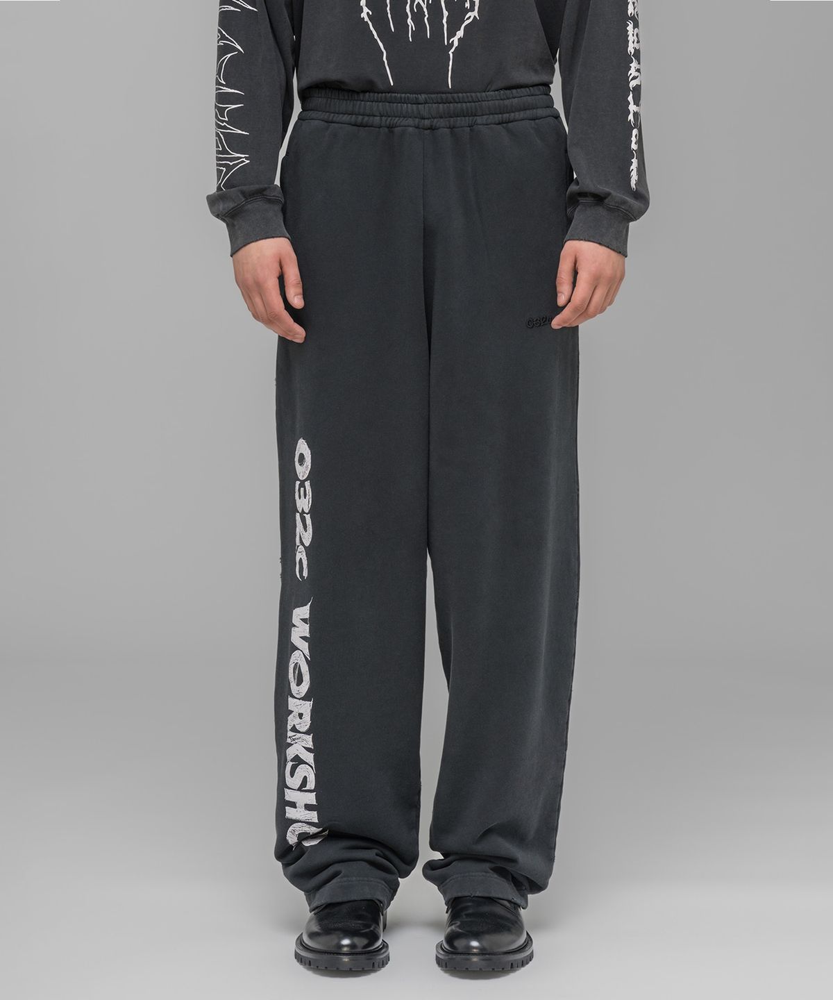032씨(032C) (U) 아웃로우 오버사이즈 스웨트 팬츠 페이디드 블랙 OUTLAW OVERSIZED SWEATPANTS FADED BLACK