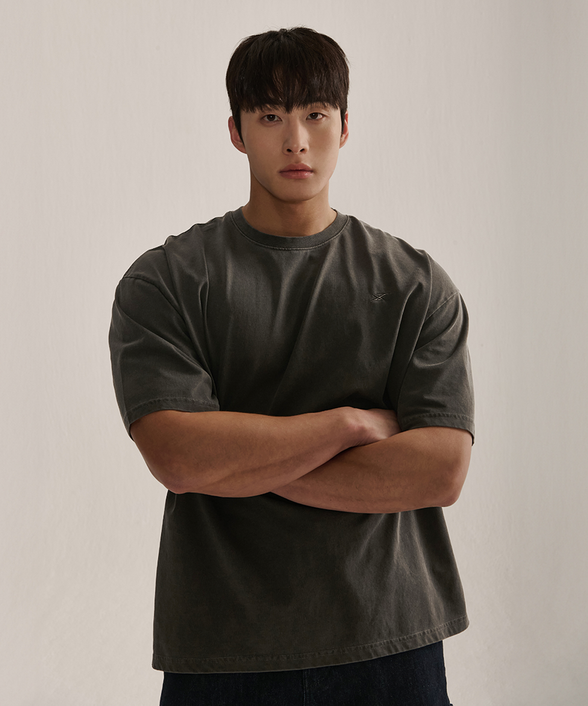 나인제트(NINEZ) 스몰로고 피그먼트 오버핏 티셔츠_3color