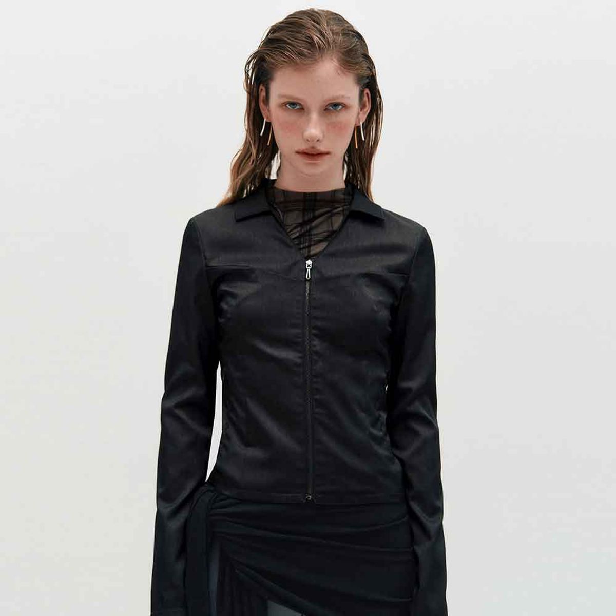 킴지수(KIMZISU) V-Neck Sleek Zip-Up _ BLACK