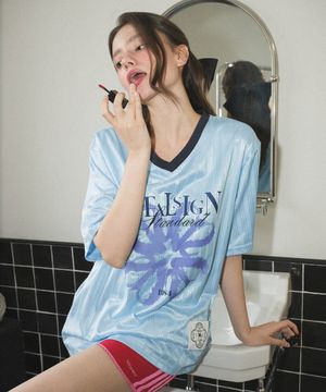 [LINE] 글로시 스트라이프 로고 티셔츠 (Light BLue)