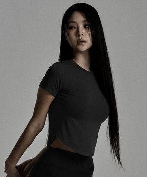 심볼자수 크롭 숏슬리브 [차콜]