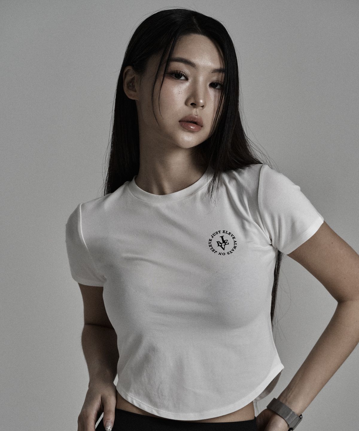 제이엘브(JELEVE) 스포티로고 크롭 숏슬리브 [화이트]