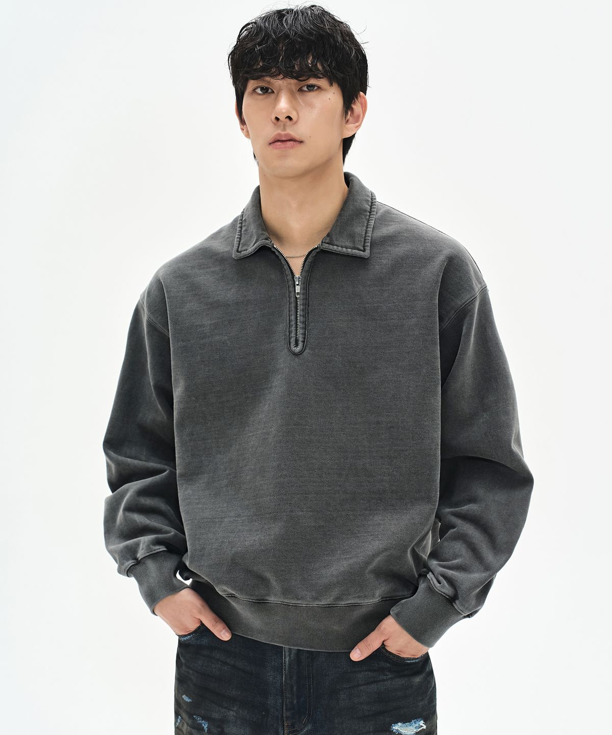 소버먼트(SOVERMENT) 780G 카라  피그먼트 하프 짚업-차콜-