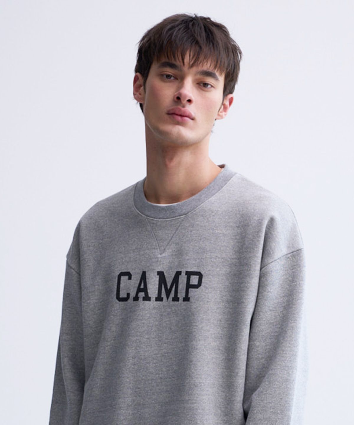 페이크캠퍼(FAKE CAMPER) 캠프 로고 맨투맨 [GREY]