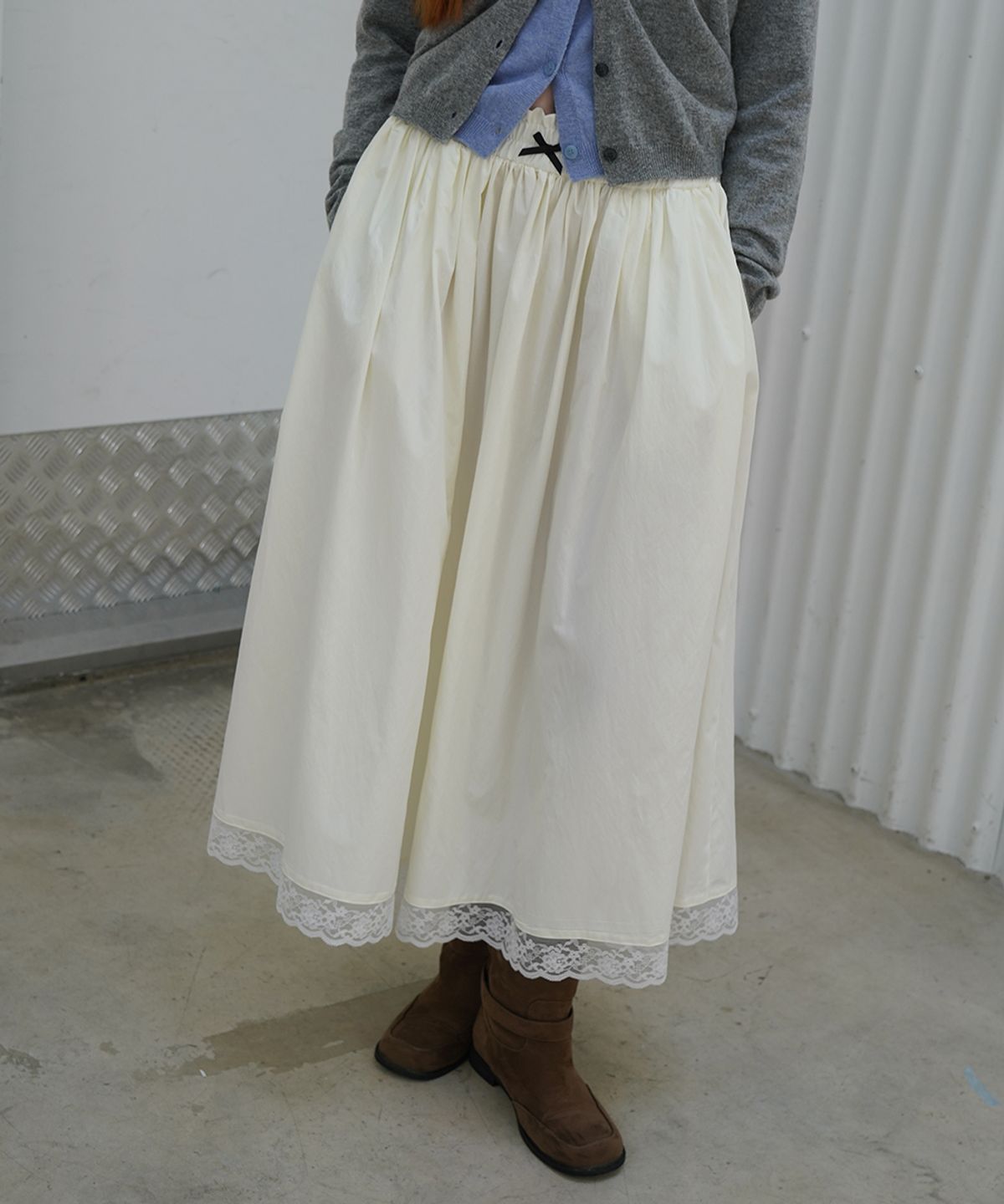 320쇼룸(320SHOWROOM) Chloé Lace Banding Midi Skirt Cream