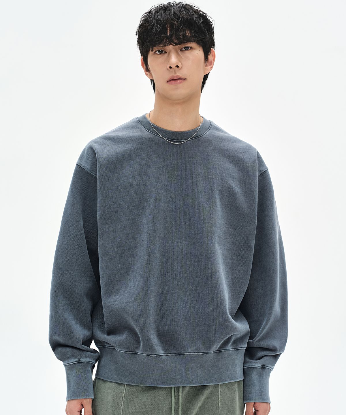 소버먼트(SOVERMENT) 780G 라이트 피그먼트 맨투맨-스톤 네이비-